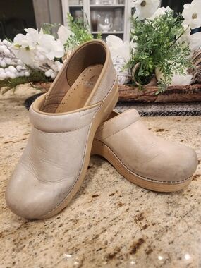 Dansko Cream Leather Clogs — Slip-On Mules